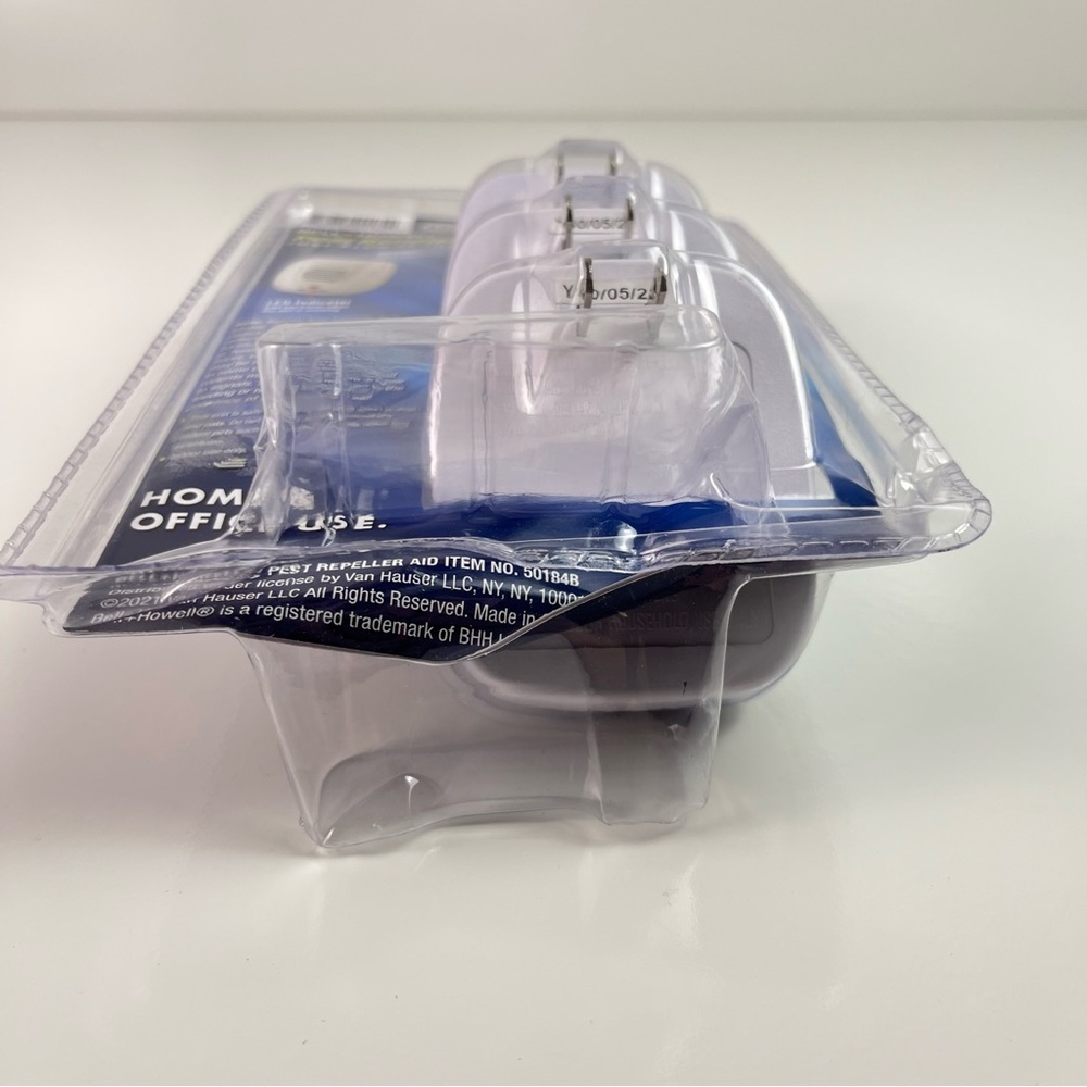 Bell & Howell Ultrasonic Pest Repellers 3 pack New in package - Picture 4 of 5